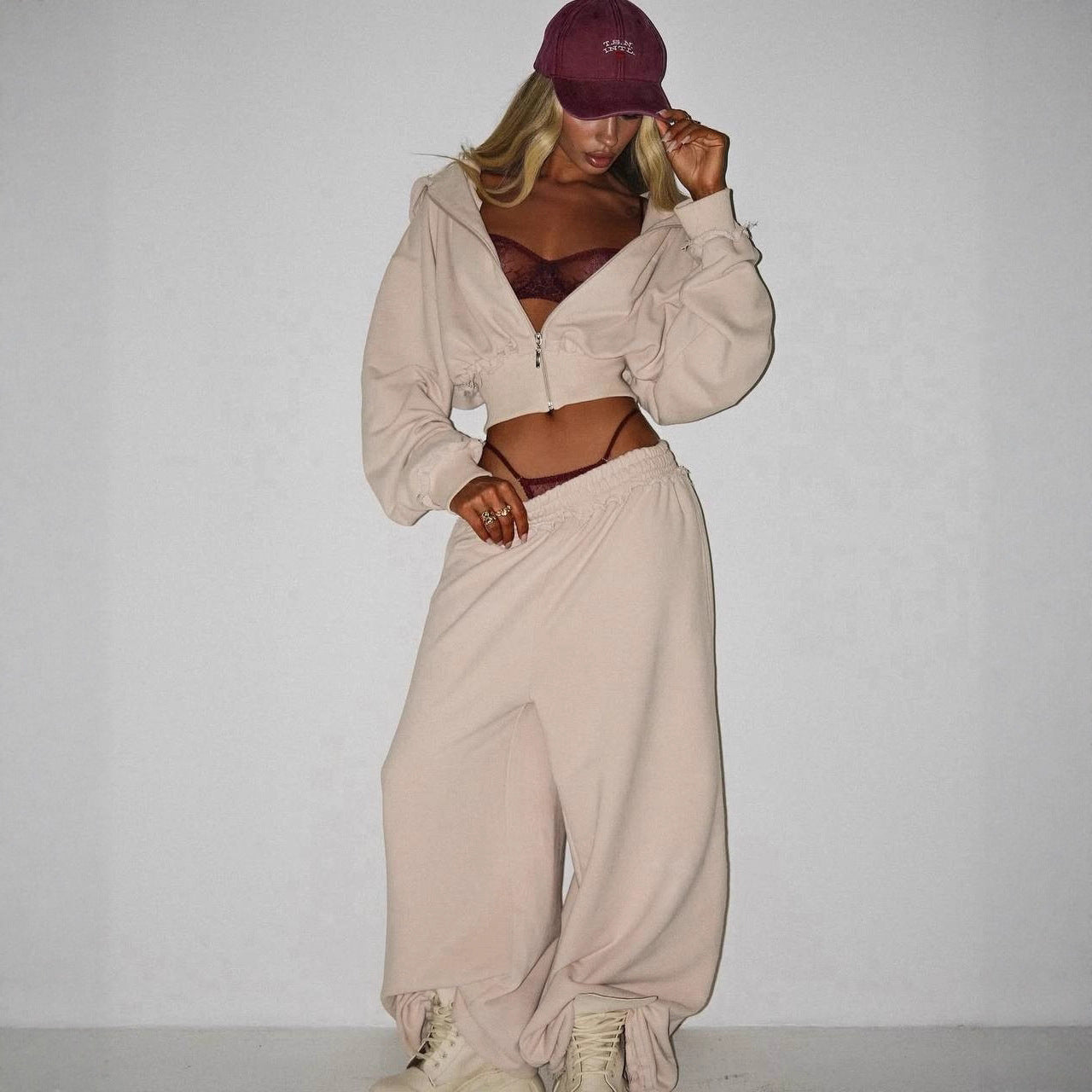 Dame afslappet og moderigtig pusset sæt med cropped top Stilla