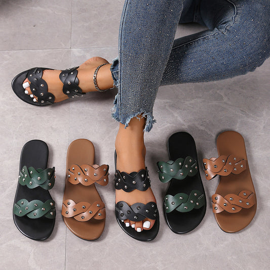 Dame åbne remsandaler med moderne nitter og fleksibel fodseng Stilla