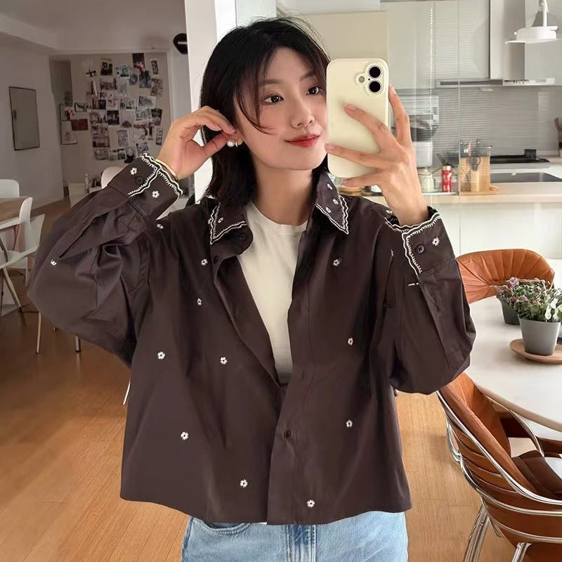 Dame afslappet bluse med filigran blomsterbroderedesign og vidde udskårne ærmer Stilla