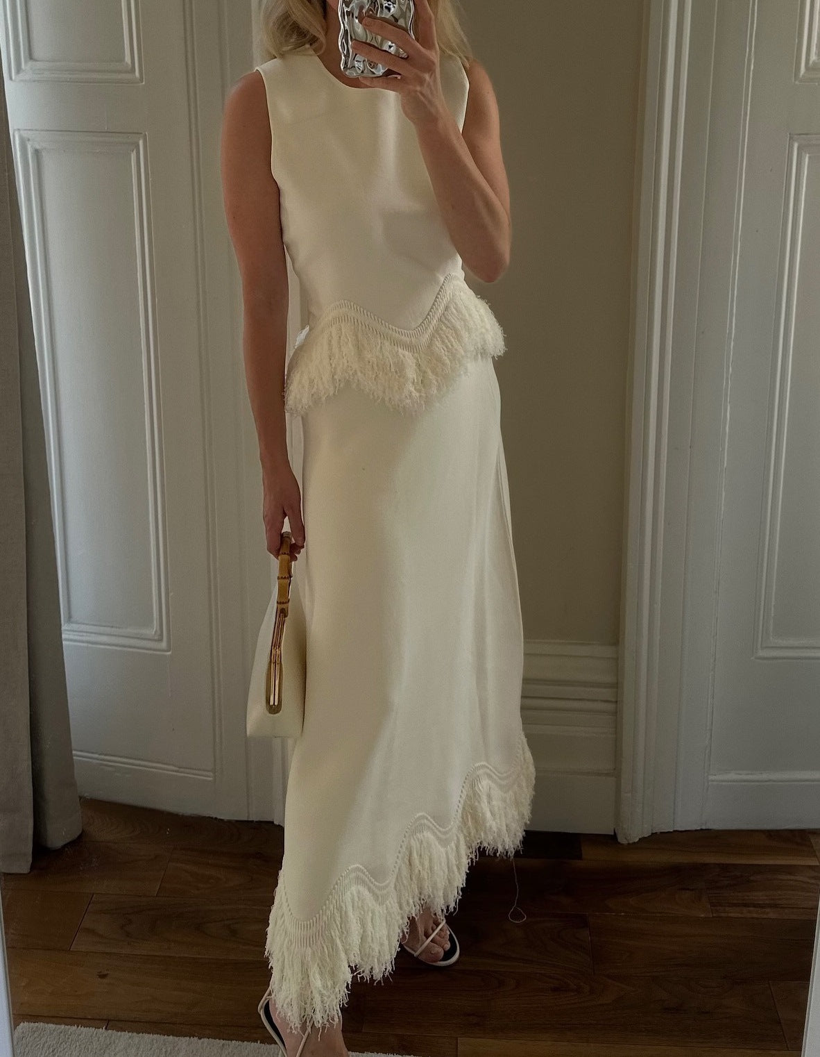 Dame designkjole med detaljerede frynse detaljer Stilla