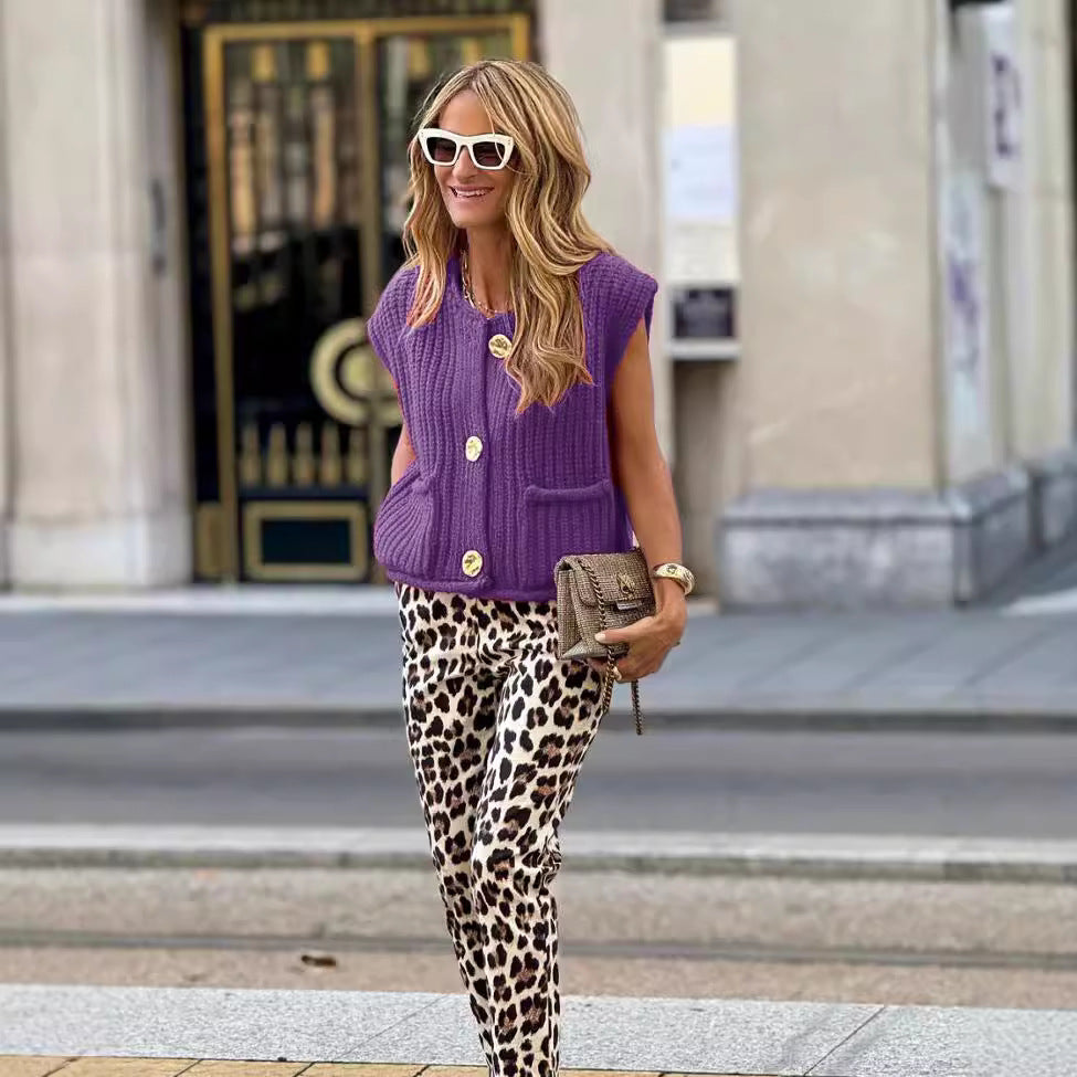 Dame strikket vest med knapdetaljer og praktiske lommer Stilla