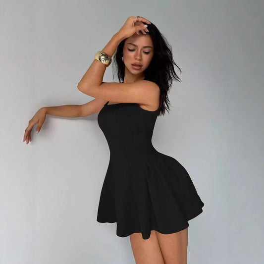 Dame A-linje minikjole med off-shoulder design og figursyet snit Stilla