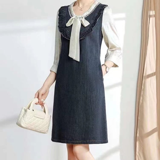 Dame Denim Kjole med raffineret flæsedetalje og elegant slipskrave Stilla