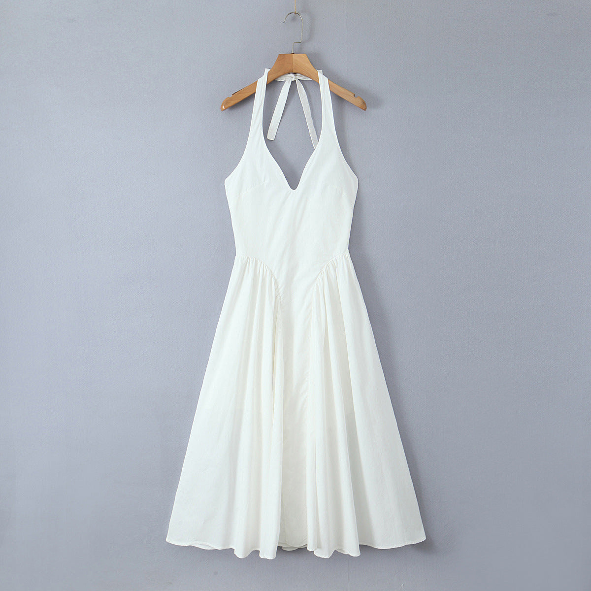 Dame A-line kjole med dyb V-udskæring og svingende nederdel Stilla