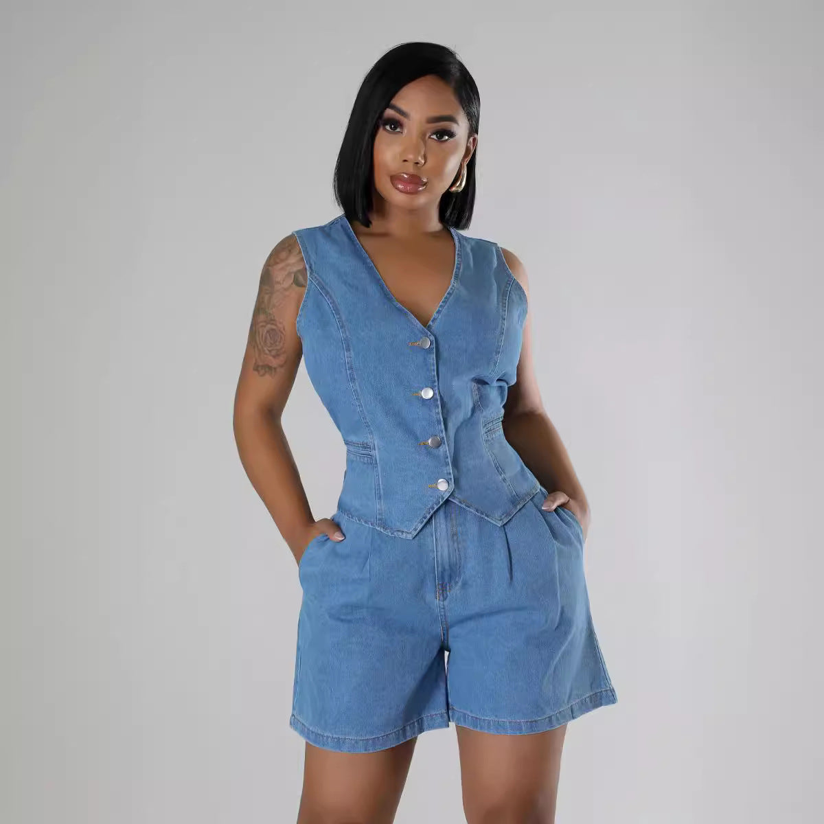 Dame Denim- jumpsuit med tætsiddende pasform og knapdesign Stilla