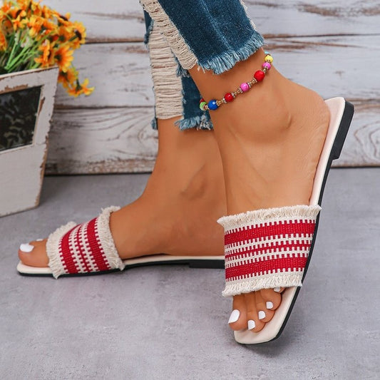 Dame åbne pantoletten med frynset design og trendy stribemønster Stilla