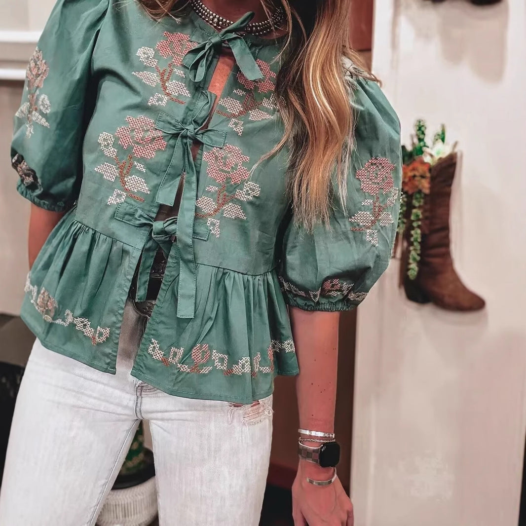 Dame elegant bluse med florale broderier og voluminøse ærmer Stilla