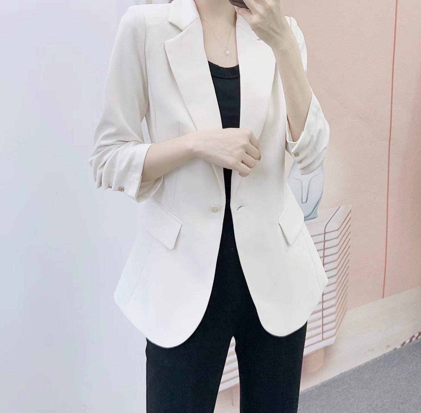 Dame Elegant Businessblazer med figursyet snit og praktiske lommer Stilla