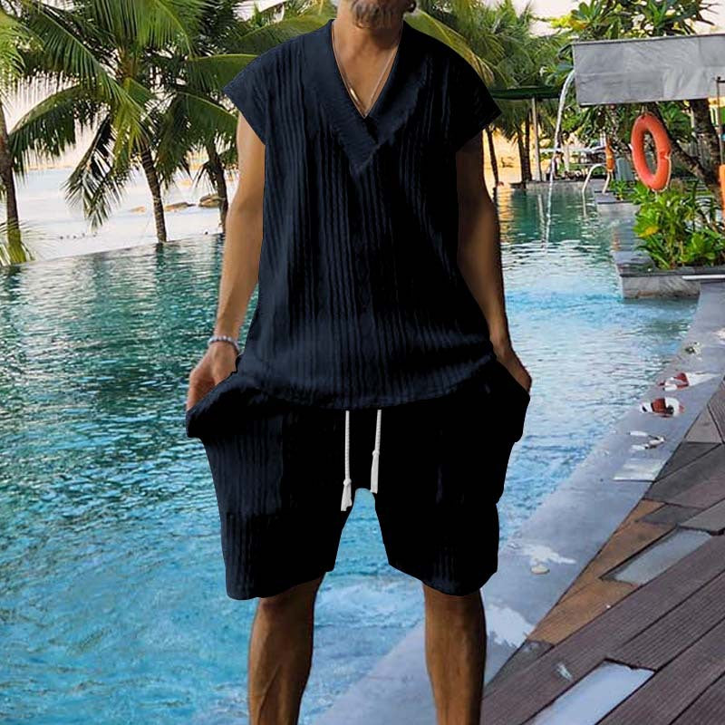 Herrer afslappet sommer-outfit med V-udskæringer og brede shorts Stilla