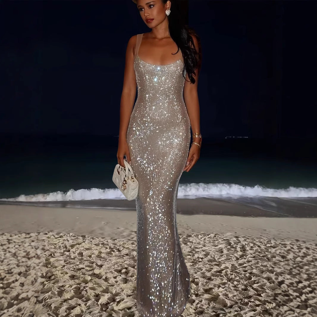 Dam Glamourøs Aftenkjole med figursyet snit og skinnende palietter Stilla