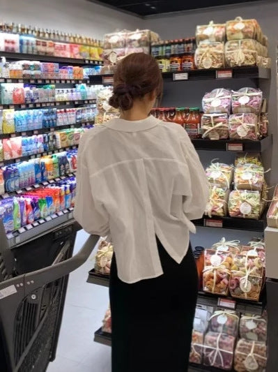 Dame cropped bluse med afslappet snit og slids bag Stilla