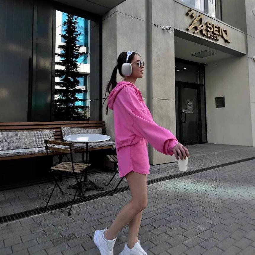 Dame afslappet hættebluse med korte shorts og bindebælte Stilla