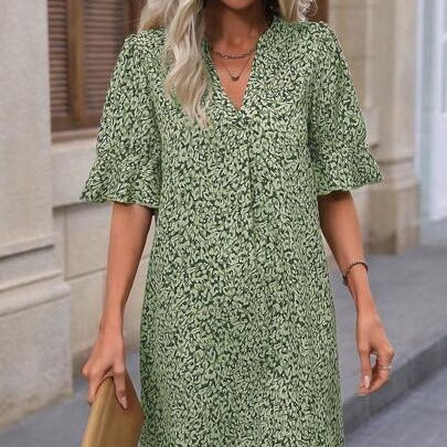 Dame afslappet blomsterkjole med V-udskæring og udstrakte ærmer Stilla