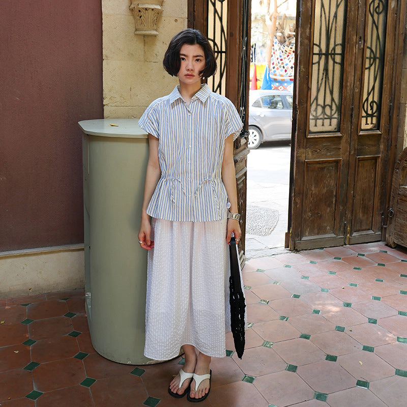 Dame afslappet bluse med elegant taljering og fine knapdetaljer Stilla