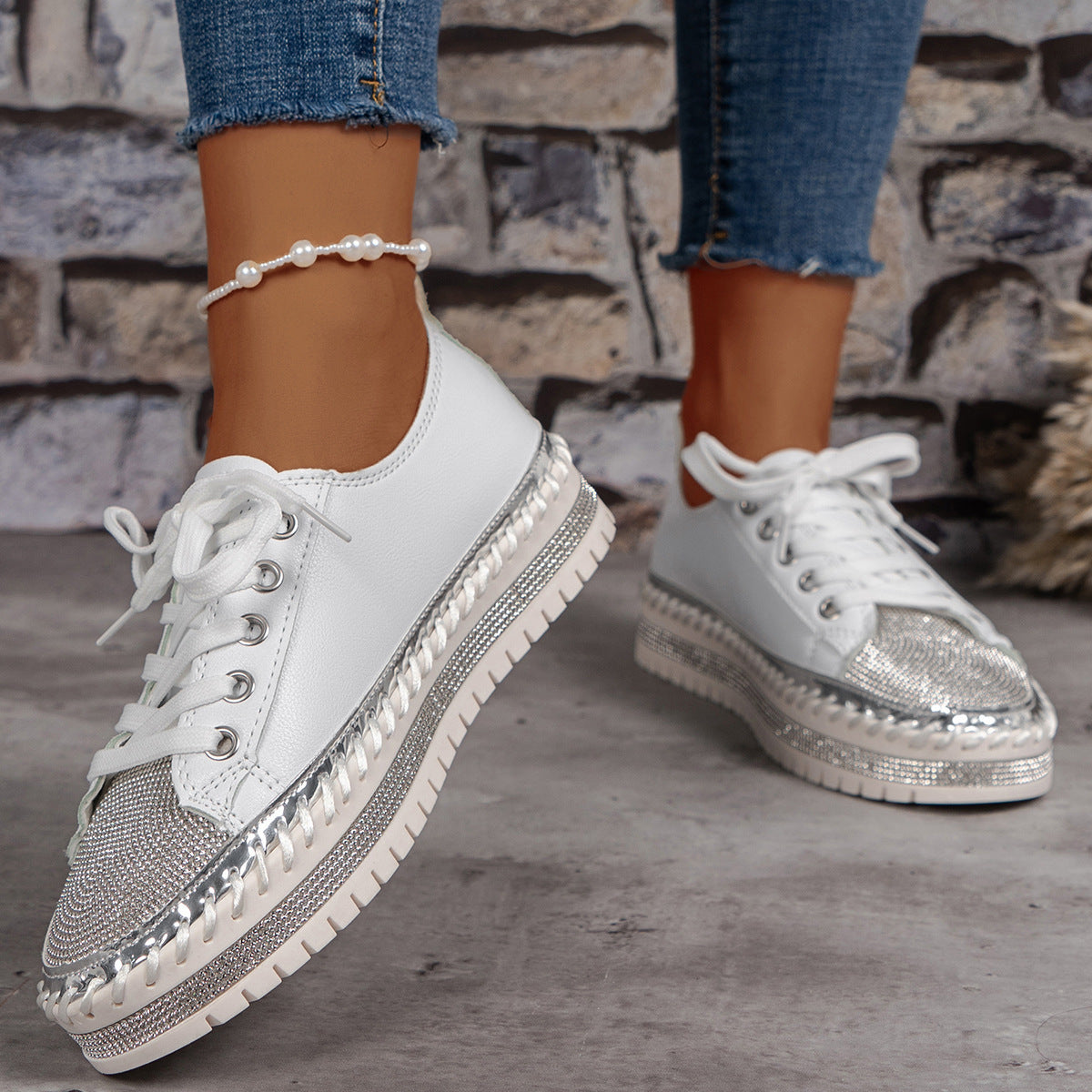 Dame mode Sneakers med funklende overmateriale og særpræget således design Stilla