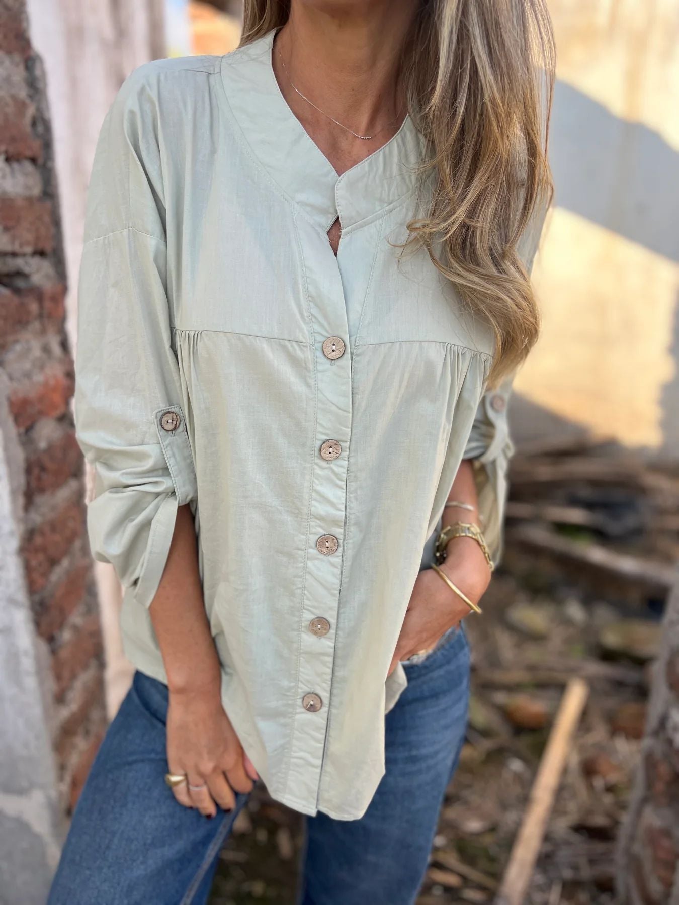 Dame afslappet bluse med knapdetaljer Stilla