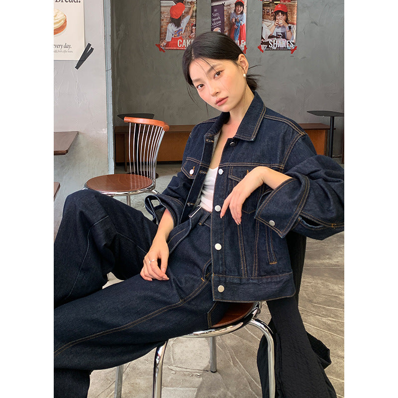 Dame cropped jeansjakke i moderne oversized-snit med dyb krave og påsatte lommer Stilla