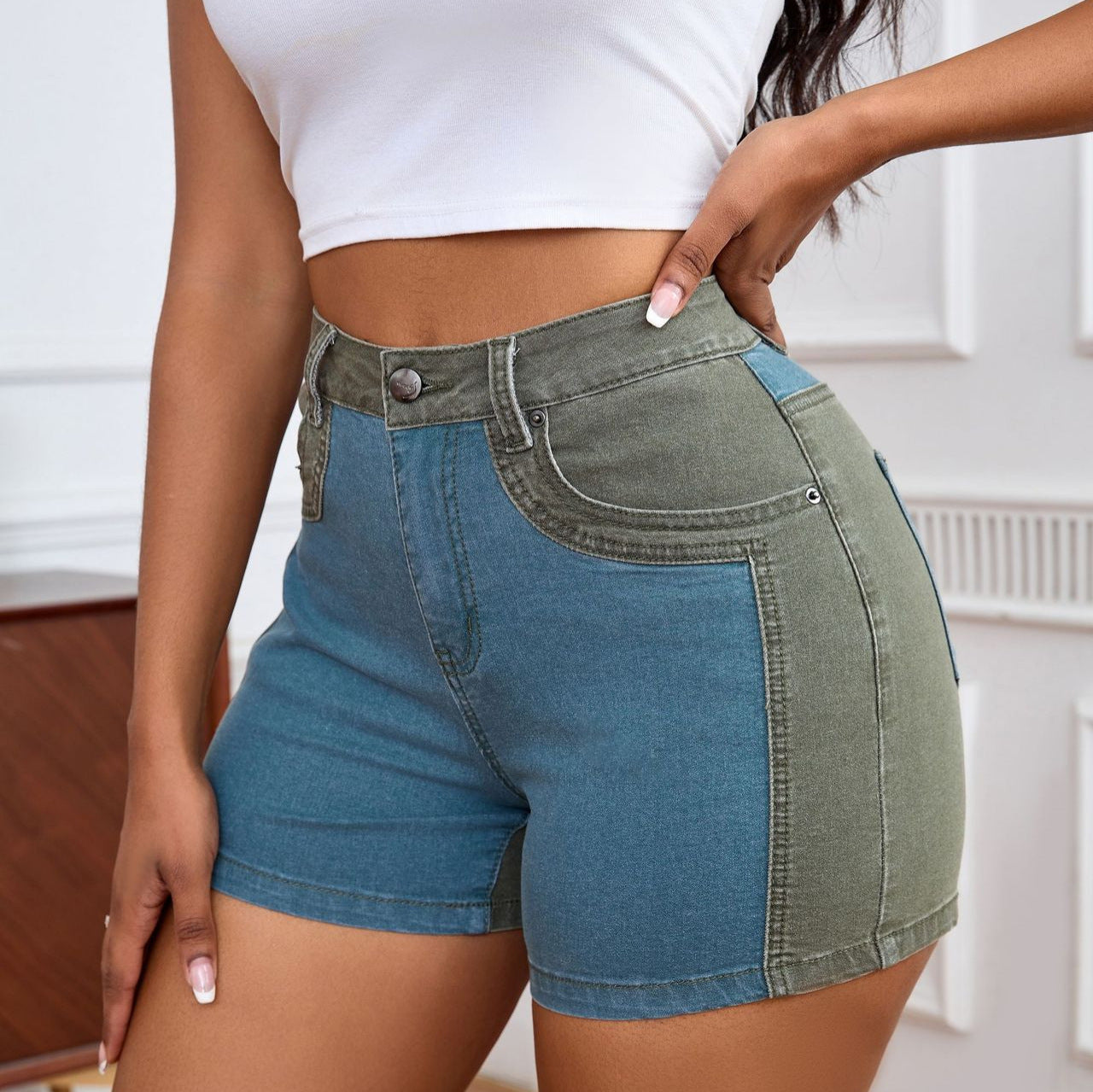 Dame mode Jeans-shorts med individuelle farvedetaljer Stilla