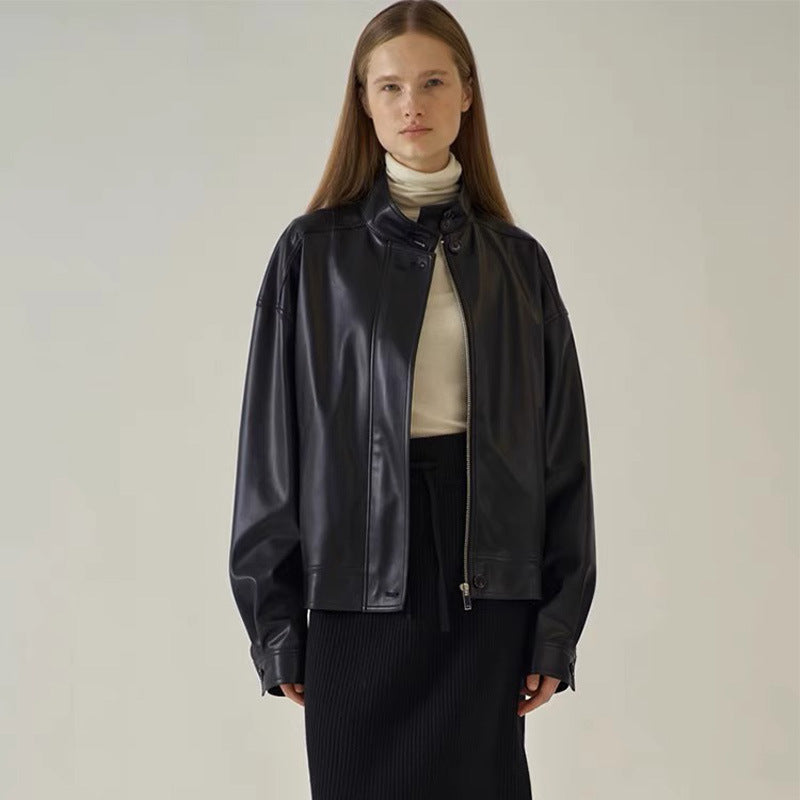 Dame afslappet læderjakke i moderne snit med højt lukket krave og praktiske lommer Stilla