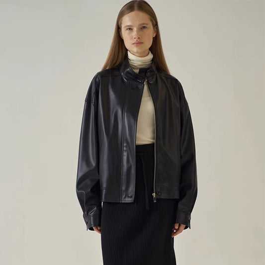 Dame afslappet læderjakke i moderne snit med højt lukket krave og praktiske lommer Stilla