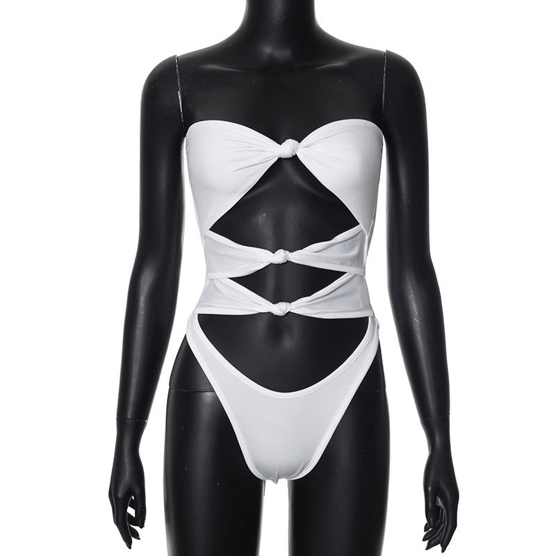 Dame Cut-Out Badedragt med stilfuld indpakningsdesign og elegante knudepunkter Stilla