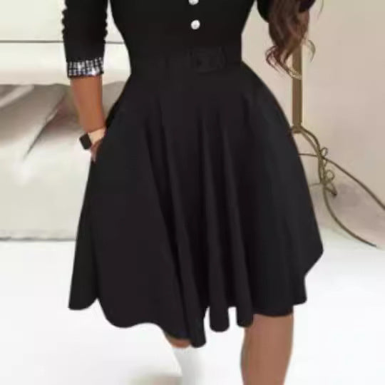 Dame A-linje kjole med ternet krave og figursyet snit Stilla