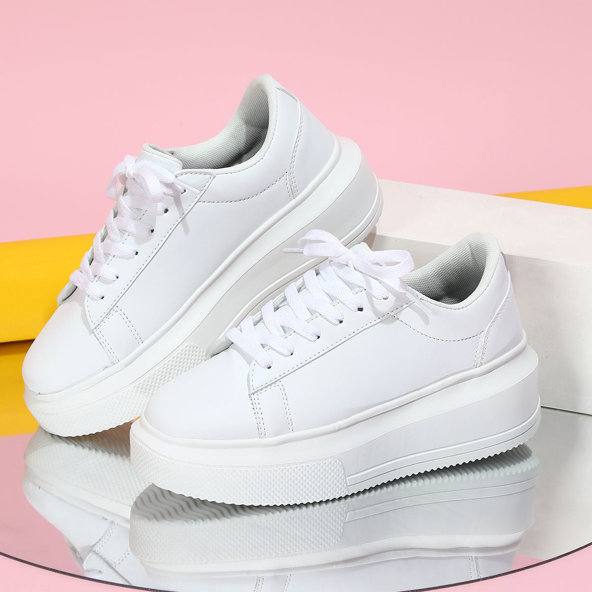 Dame Behagelige og fashionable Plateau-Sneakers Stilla