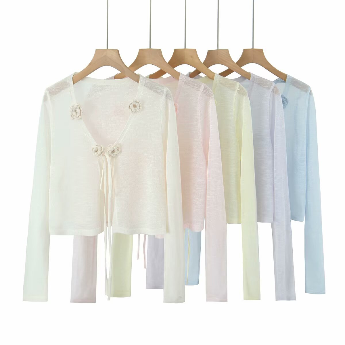 Dame cropped strikjakke med blomstrede accenter og elegant bindebånd Stilla