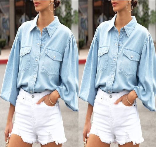 Dame afslappet jeansskjorte med ballonformede ærmer og brystlommer Stilla