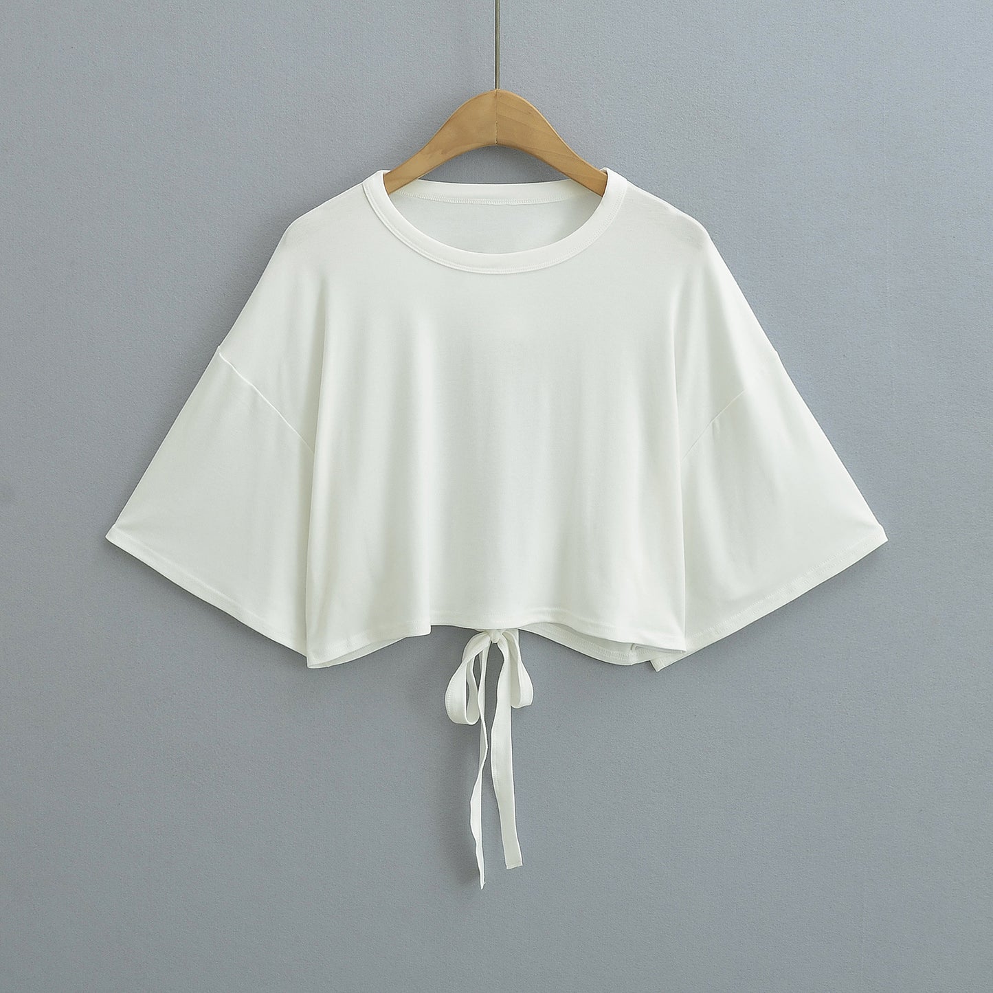 Dame cropped T-shirt med afslappet snit og bundet detalje Stilla