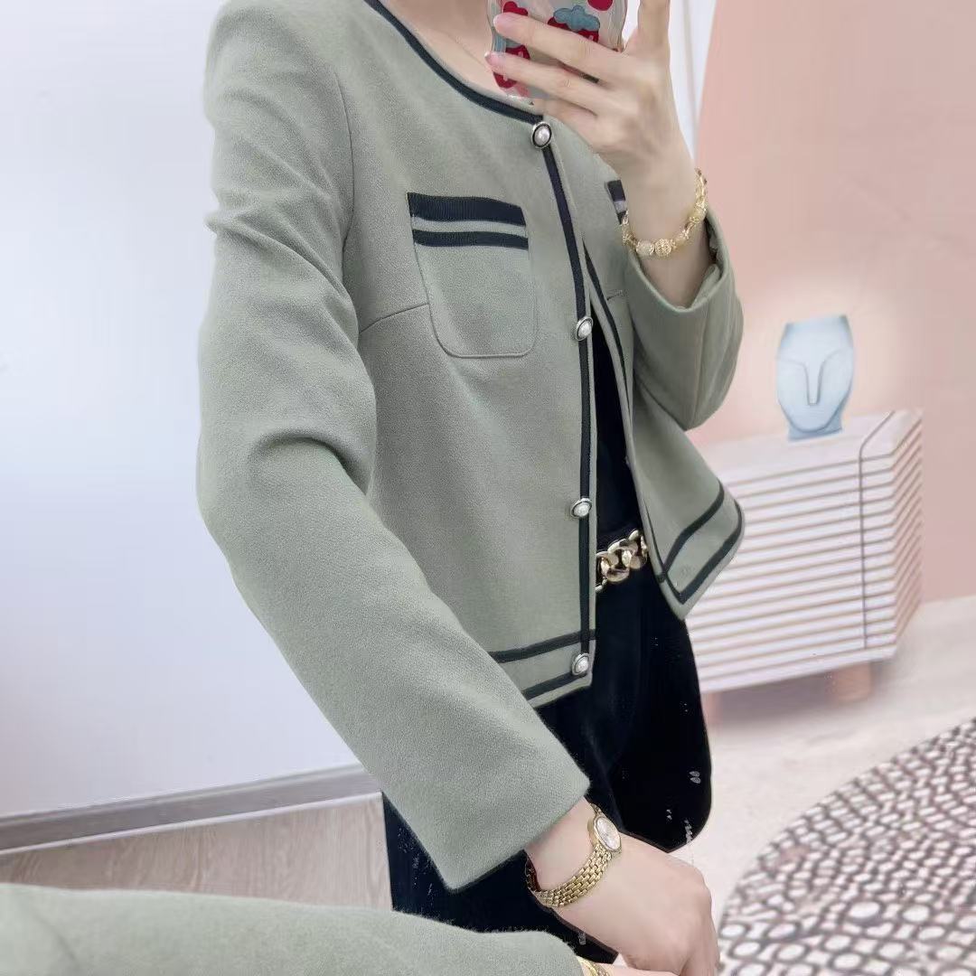 Dame Elegant Boucle-jakke med kontrastfarver og moderne knaplukninger Stilla