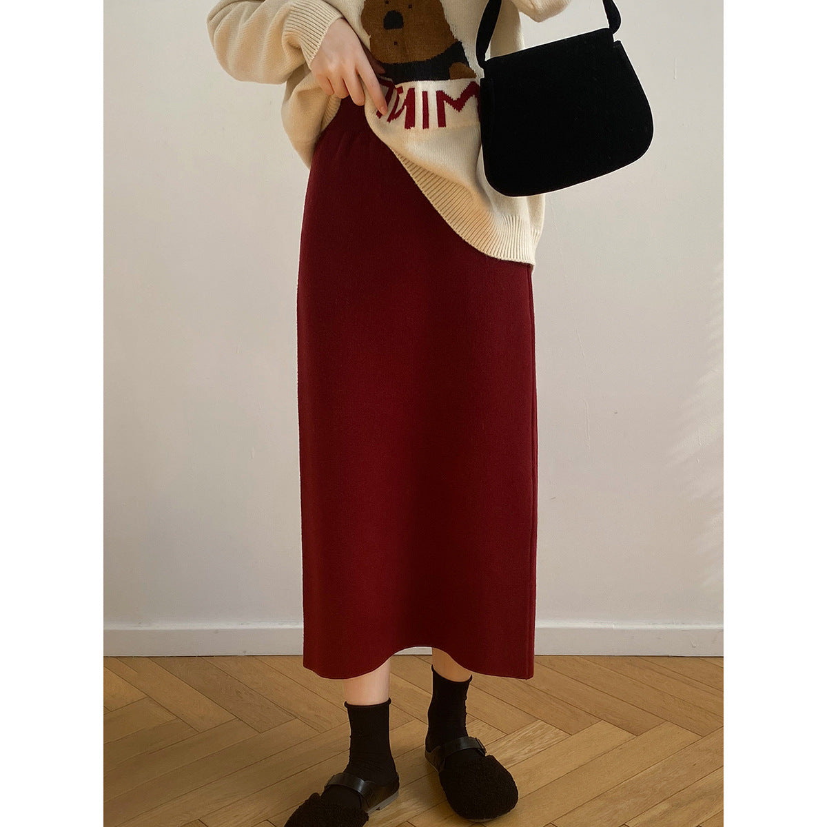Dame Maxiskirt i blødt flydende materiale med asymmetrisk kant og elegant snit Stilla