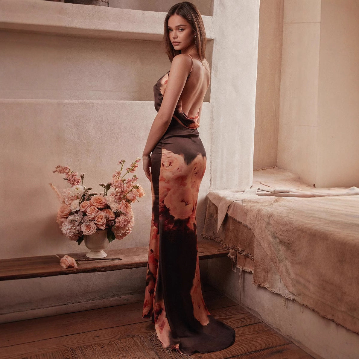 Dame Elegant flydende Maxikjole med fine spaghetti-stropper og floral print Stilla