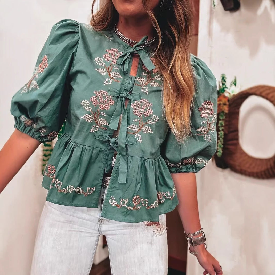 Dame elegant bluse med florale broderier og voluminøse ærmer Stilla