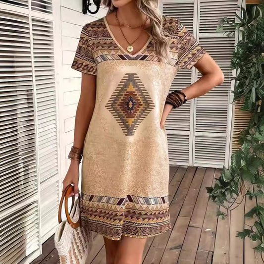 Dame afslappet strandkjole med V-udskæring og farverigt etnisk design Stilla