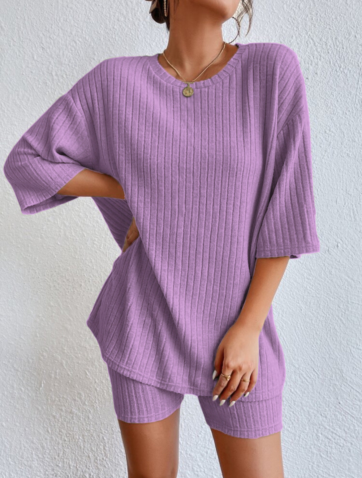 Dame afslappet kortærmet sæt med fine ribdetaljer Stilla