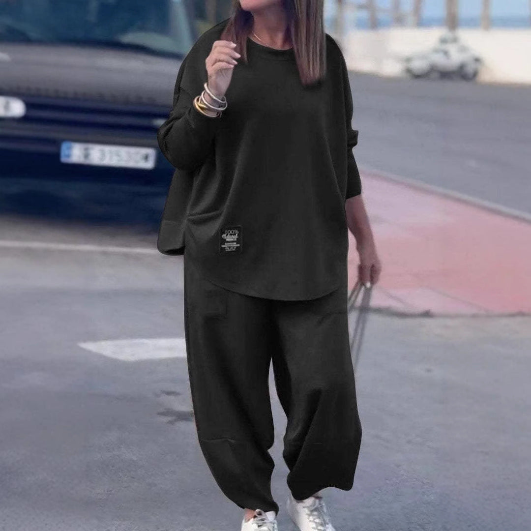 Dame afslappet Lounge-Sæt med løsskåret top og komfortable bukser Stilla