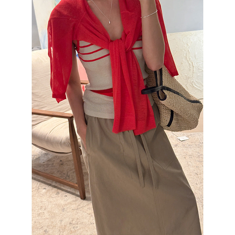 Dame cropped strikjakke med V-udskæring og knapdetaljer Stilla