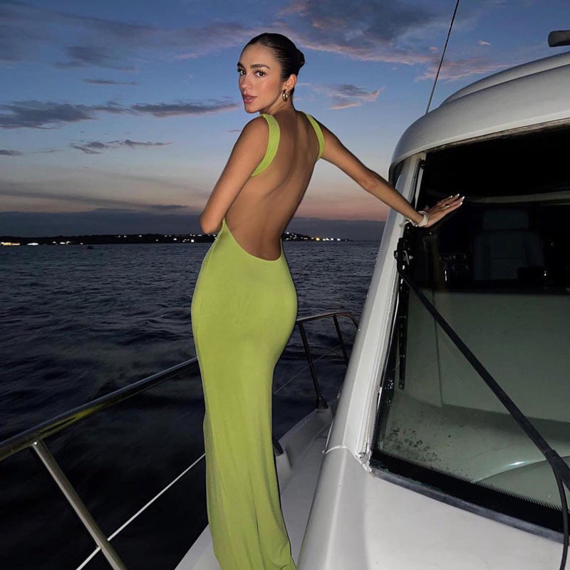 Dame Elegant aftenkjole med dyb rygudskæring og tætsiddende snit Stilla