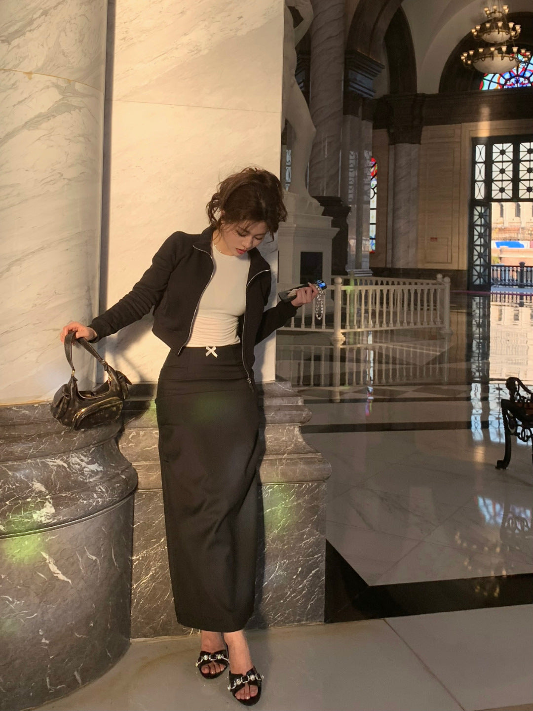 Dame Elegant Blyantskørt med fint taljedesign og dekorativt satinbånd Stilla