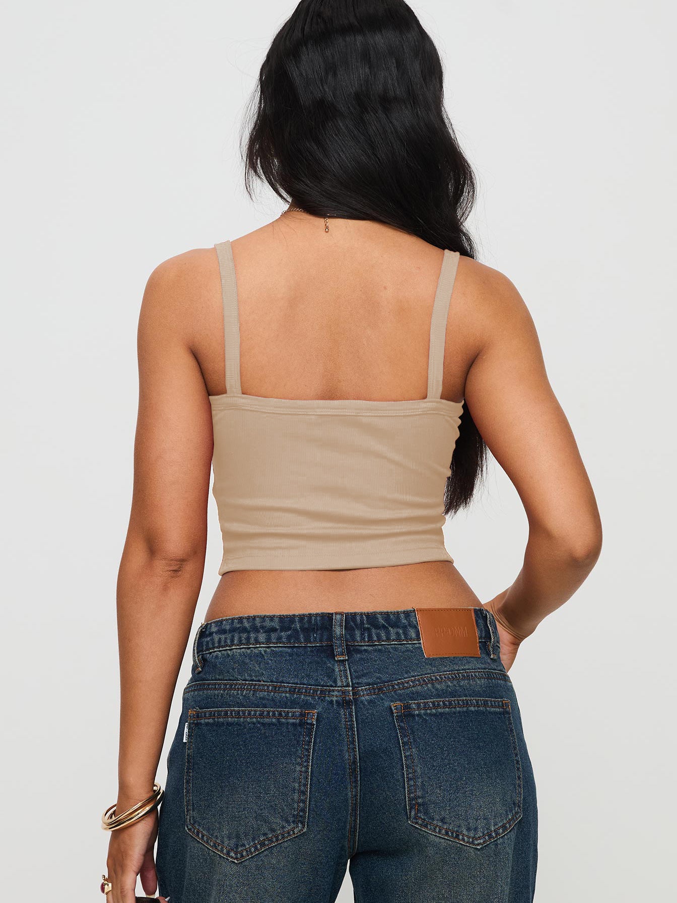 Dame cropped top med fin ribstruktur og justerbare spaghetti-stropper Stilla