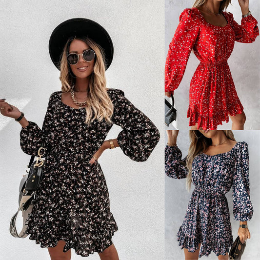 Dame afslappet minikjole med blomstrede flæser og løs pasform Stilla