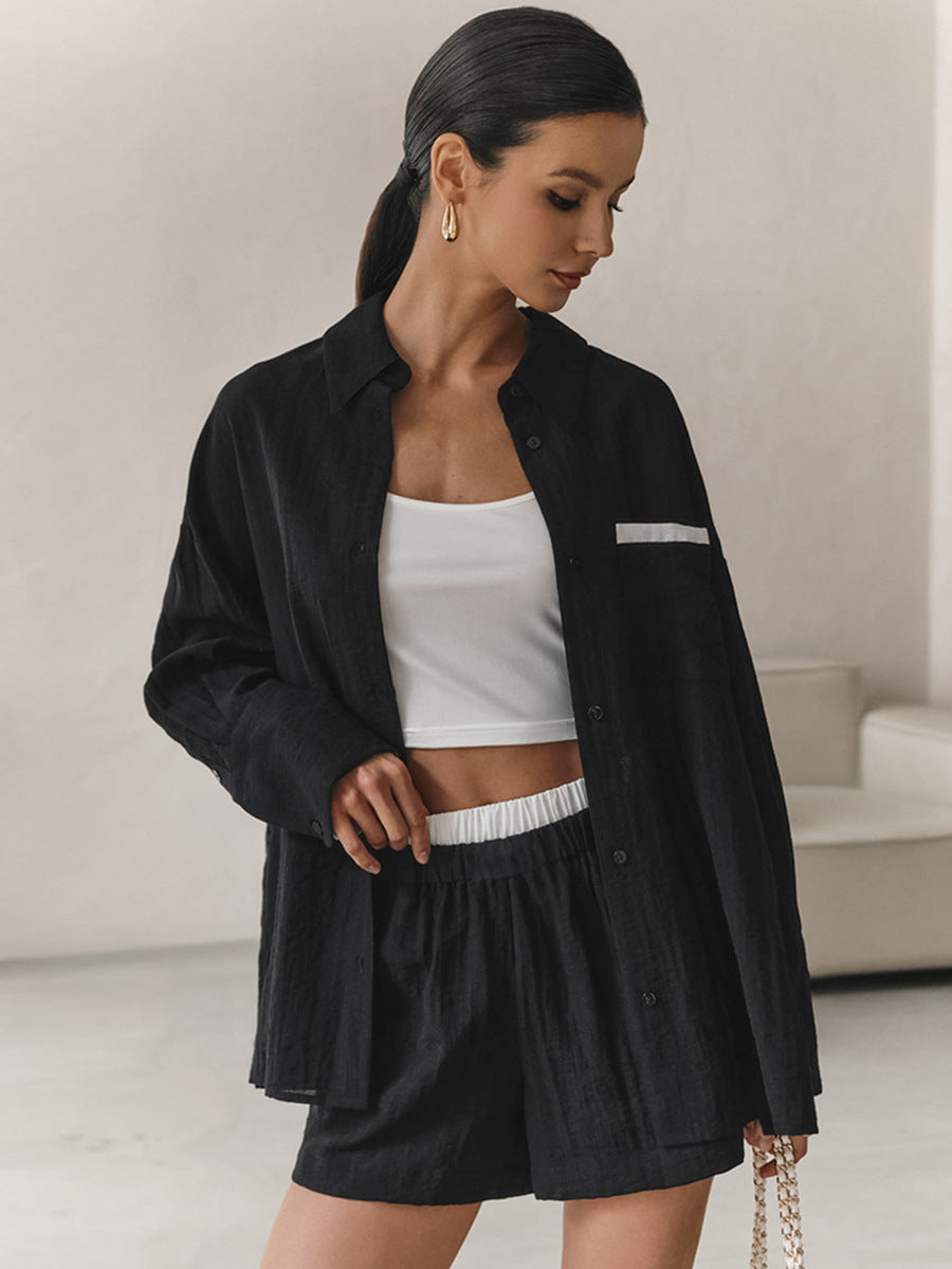 Dame afslappet sommerensemble med let top og komfortable shorts Stilla