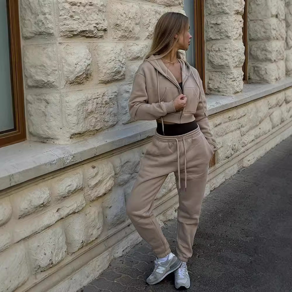 Dame Cropped Hoodie og behagelige Joggingbukser Stilla