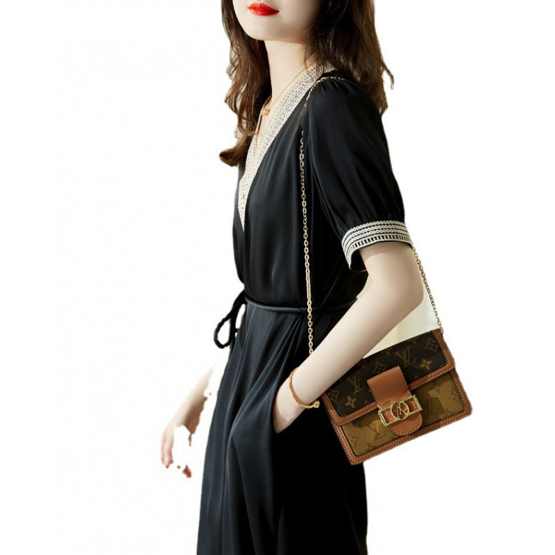 Dame Elegant fritidskjole med dekorativt udskæring og justerbar taljetræk Stilla