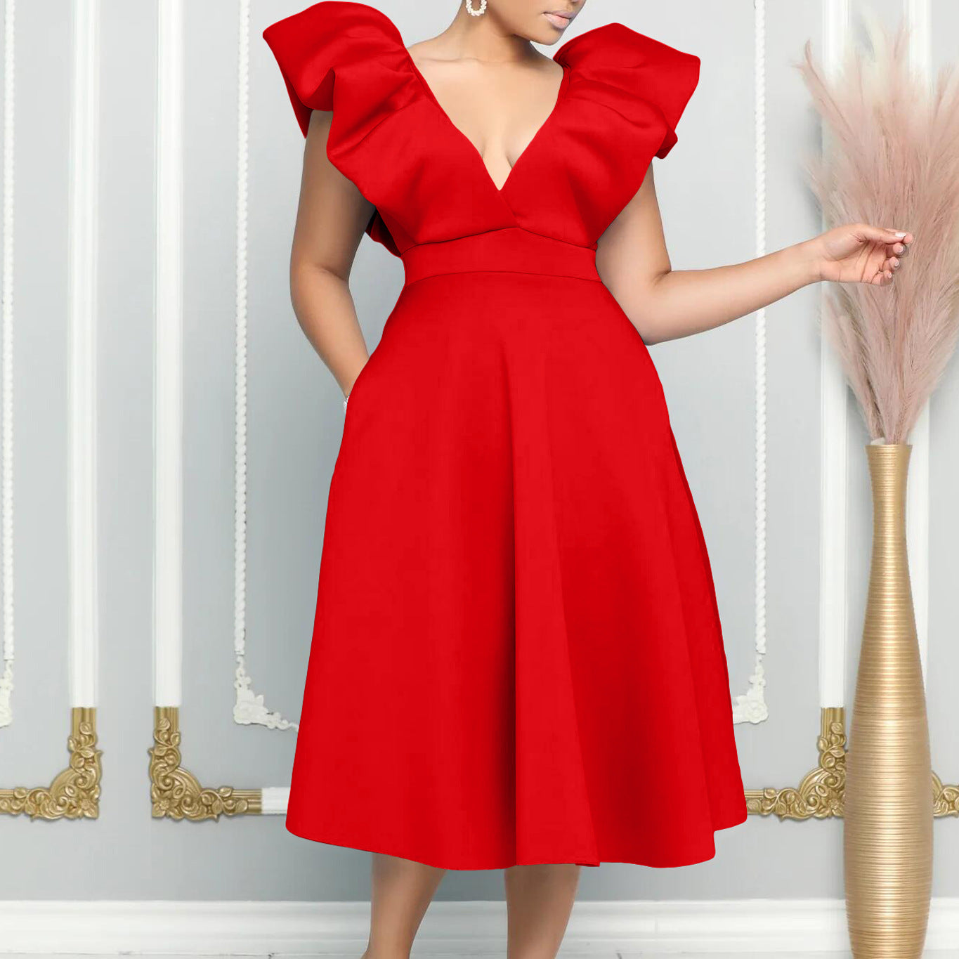 Dame A-linje kjole med elegant V-udskæring og voluminøse flæse-stropper Stilla