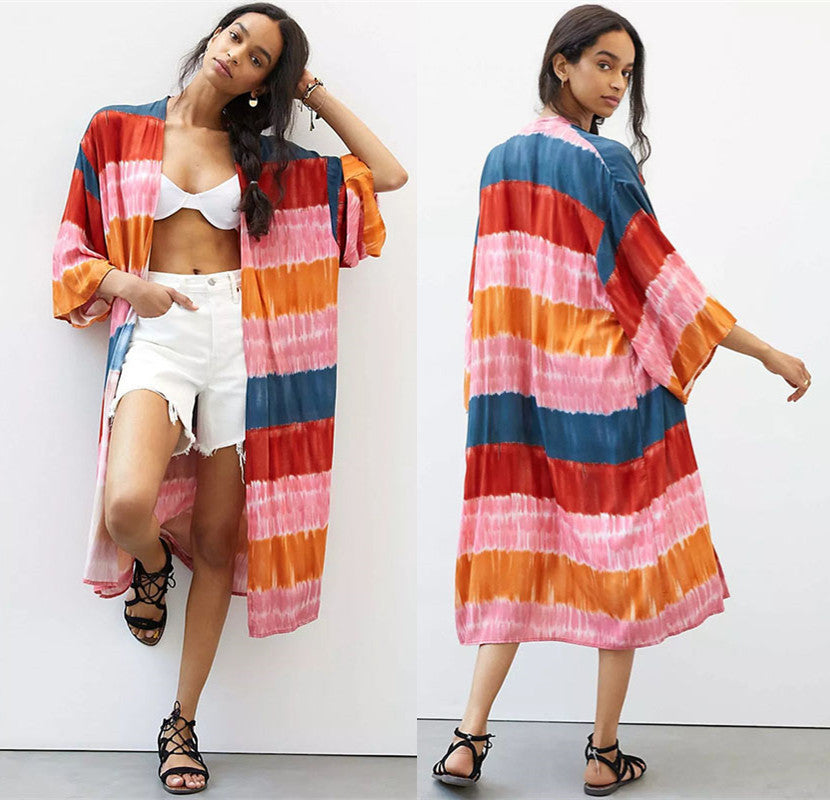 Dame afslappet strandkimono med kunstnerisk batikdesign Stilla