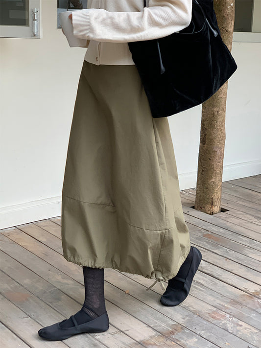 Dame afslappet midi-nederdel med justerbar gummibånd og sidelændesnøringsdetaljer Stilla