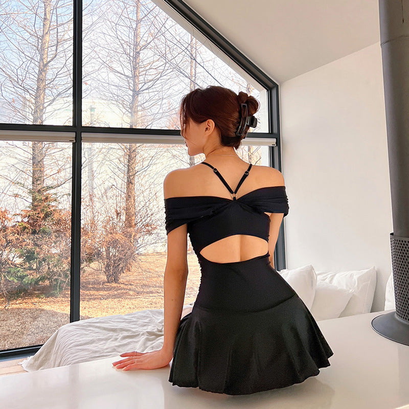 Dame Elegant badedragt med skulderfri design og flatterende silhuet Stilla