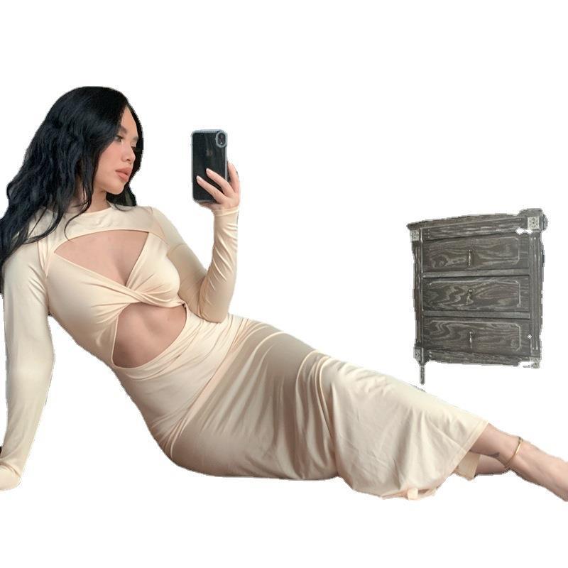 Dame Cut-Out kjole med langærmet og raffineret design Stilla